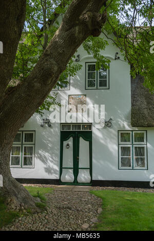 Traditionelle friesische Haus mit Reetdach, Keitum, Nordsee Insel Sylt, Schleswig-Holstein, Deutschland, Europa Stockfoto