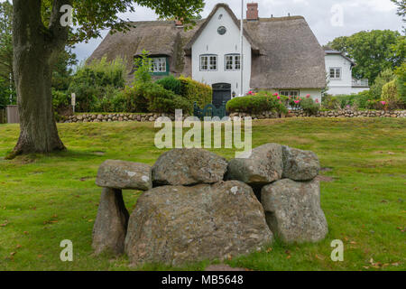 Traditionelle friesische Haus mit Reetdach, Keitum, Nordsee Insel Sylt, Schleswig-Holstein, Deutschland, Europa Stockfoto