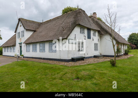 Heimatmuseum oder lokalen Museum, eine traditionelle friesische Haus mit Reetdach, Keitum, Nordsee Insel Sylt, Schleswig-Holstein, Deutschland Nord Stockfoto