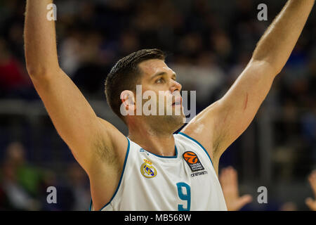 Madrid, Spanien. 06 Apr, 2018. Felipe Reyes während Real Madrid Sieg über Brose Bamberg (106 - 86) bei der Turkish Airlines Euroleague regular season Spiel (Runde 30) feierten an Wizink Zentrum in Madrid (Spanien). 8. April 2018. Credit: Juan Carlos García Mate/Pacific Press/Alamy leben Nachrichten Stockfoto