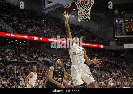 Madrid, Spanien. 06 Apr, 2018. Chasson Randle während Real Madrid Sieg über Brose Bamberg (106 - 86) bei der Turkish Airlines Euroleague regular season Spiel (Runde 30) feierten an Wizink Zentrum in Madrid (Spanien). 8. April 2018. Credit: Juan Carlos García Mate/Pacific Press/Alamy leben Nachrichten Stockfoto