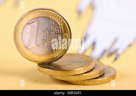 Gestapelte Euromünzen Handauflegen Financial Business Plan Stockfoto