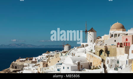 Iconic Windmühlen von Santorini Stockfoto