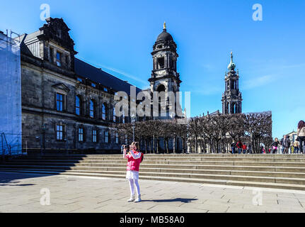 Dresdner Touristen, Junges Mädchen auf Dresdner Brühls Terrasse, Sachsen, Deutschland Stockfoto