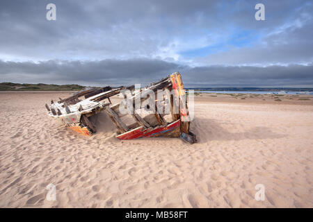 Alte Schiffbruch Boot am Strand Stockfoto