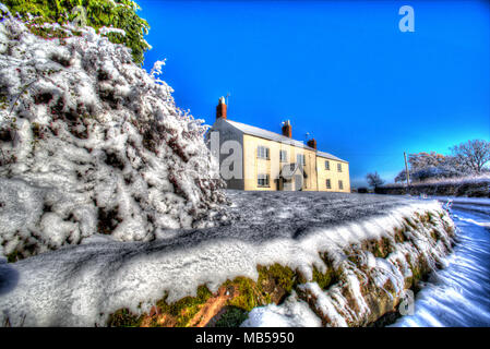 Dorf von Coddington, England. Künstlerische Winter Blick auf ein ländliches Haus, im Cheshire Dorf Coddington. Stockfoto