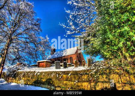 Dorf von Coddington, England. Künstlerische Winter Blick auf das 19. Jahrhundert St Mary's Church, in der Cheshire Dorf Coddington. Stockfoto