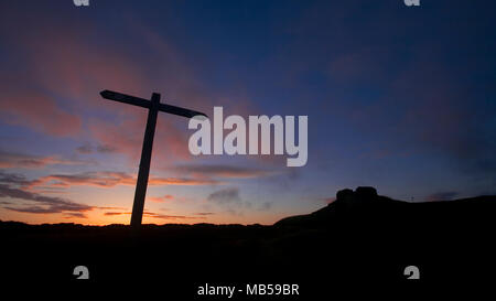 Jubiläum Turm auf dem Gipfel des Moel Famau im Morgengrauen, North Wales Stockfoto