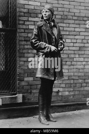 AMELIA EARHART (1897-1937) amerikanischer Pionier der Luftfahrt kurz vor ihrem transatlantischen Flug am 17. Juni 1928. Stockfoto