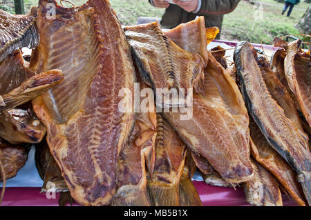 Die Spezialität der Fischmarkt Karpfen geräuchert und getrocknet. Stockfoto