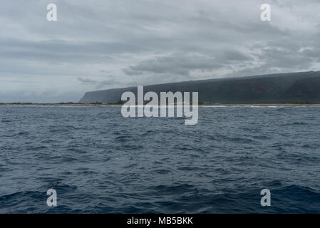 Westküste von Kauai in der Dämmerung im Winter gesehen von einem Boot aus, Hawaii Stockfoto