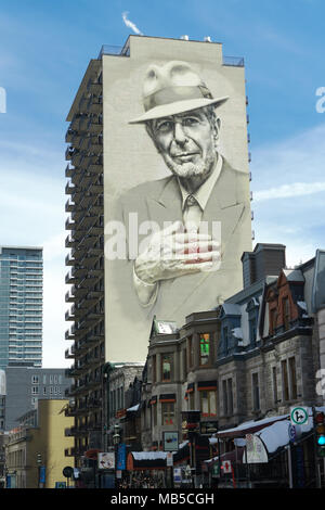 Riesige Wandgemälde, Leonard Cohen, berühmten Kanadischen singer-songwriter und Montrealer, auf ein Wohnhaus in der Innenstadt von Montreal gemalt. Stockfoto