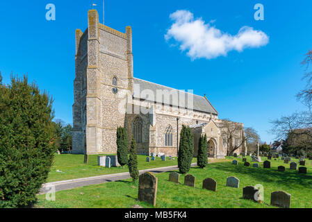 Kirche Suffolk, Blick auf die Kirche St. Bartholomä in Suffolk Stadt Orford, East Anglia, Großbritannien. Stockfoto