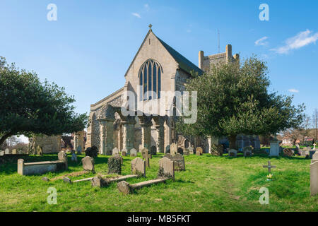 Suffolk Kirche, Blick von der Ostseite der Kirche St. Bartholomä in Suffolk Stadt Orford, East Anglia, Großbritannien. Stockfoto