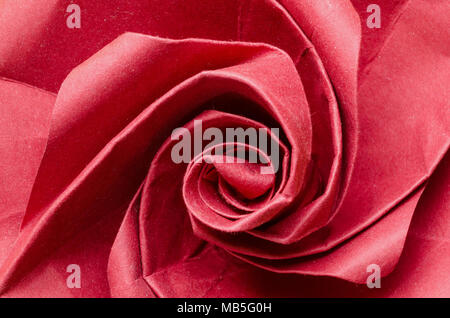 Abstrakte Nahaufnahme eines romantischen rotes Papier origami Rose Blume Stockfoto