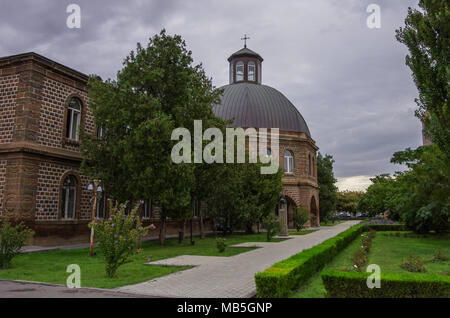 Vagharshapat, Armenien - 18. September 2013: gevorkian Theologischen Seminar St. Echmiadzin. Es ist ein beliebtes Reiseziel und Zentrum von c Stockfoto