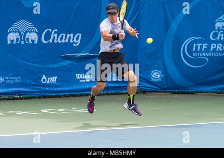 BANGKOK, 24. Juni: Toshihide Matsui von Japan in Chang ITF pro Stromkreis International Tennis Federation 2015 im Rama Gardens Hotel am 24. Juni, 20. Stockfoto