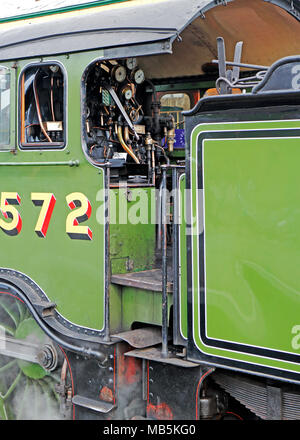 Ein Blick auf die Fahrerkabine auf der LNER Dampflok 8572 an der North Norfolk Bahnhof in Sheringham, Norfolk, England, UK, Europa. Stockfoto
