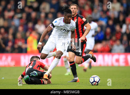 Crystal Palace Wilfried Zaha (Mitte) in Aktion während der Premier League Match an der Vitalität Stadium, Bournemouth. Stockfoto