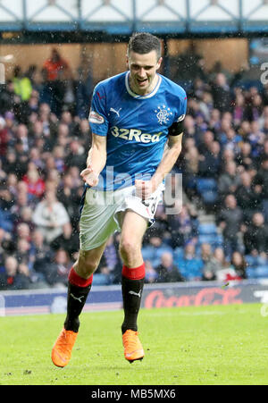 Förster' Jamie Murphy feiert seine Seiten dritte Ziel zählen während der Ladbrokes schottischen Premiership Gleiches an Ibrox Stadium, Glasgow. Stockfoto