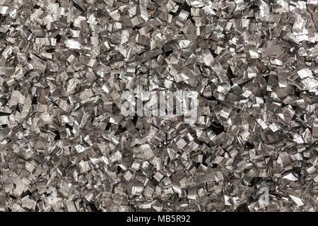 Full Frame nehmen Sie ein Blatt zerknüllt silberne Aluminiumfolie Hintergrund Stockfoto