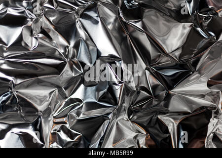 Full Frame nehmen Sie ein Blatt zerknüllt silberne Aluminiumfolie Hintergrund Stockfoto