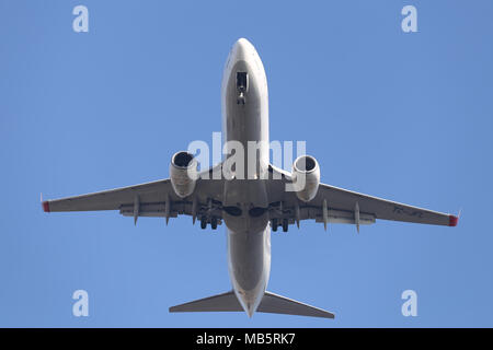 ISTANBUL, Türkei - 06 Januar, 2018: Turkish Airlines Boeing 737-8 F2 (CN 29774) Landung Flughafen Istanbul Atatürk. Dein ist die Fluggesellschaft der Türkei Stockfoto