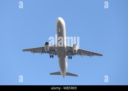 ISTANBUL, Türkei - 06 Januar, 2018: Turkish Airlines Airbus A 321-231 (CN 5083) Landung Flughafen Istanbul Atatürk. Dein ist die Fluggesellschaft der Türkei Stockfoto