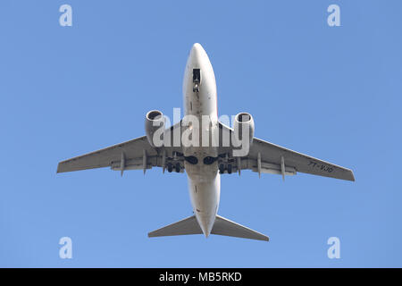 ISTANBUL, Türkei - 06 Januar, 2018: Air Algerie Boeing 737-6 D6 (CN 30209) Landung Flughafen Istanbul Atatürk. Air Algerie ist die nationale Fluggesellschaft der Stockfoto