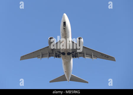 ISTANBUL, Türkei - 06 Januar, 2018: Air Algerie Boeing 737-6 D6 (CN 30209) Landung Flughafen Istanbul Atatürk. Air Algerie ist die nationale Fluggesellschaft der Stockfoto