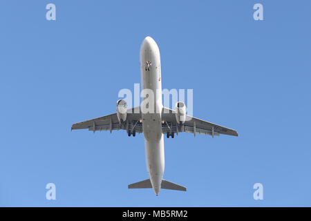 ISTANBUL, Türkei - 06 Januar, 2018: Turkish Airlines Airbus A 321-231 (CN 2868) Landung Flughafen Istanbul Atatürk. Dein ist die Fluggesellschaft der Türkei Stockfoto