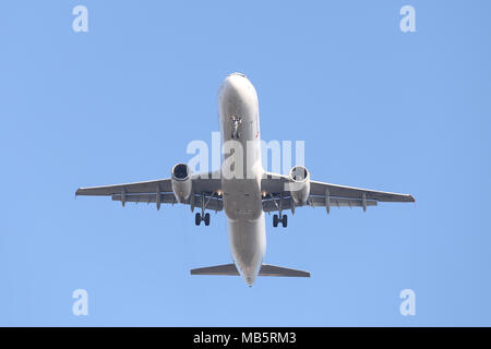 ISTANBUL, Türkei - 06 Januar, 2018: Turkish Airlines Airbus A 321-231 (CN 2868) Landung Flughafen Istanbul Atatürk. Dein ist die Fluggesellschaft der Türkei Stockfoto