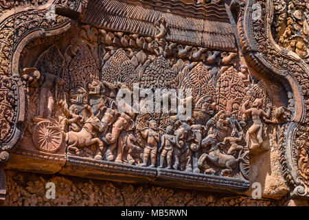 Banteay Srei, wie die 'Lady Tempel" bekannt, stammt aus dem 967 CE, und ist mit dem hinduistischen Gott Shiva geweiht, in Siem Reap (Kambodscha). Stockfoto