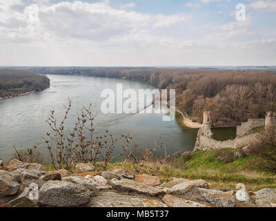 Ruinen der Burg Devin über die Donau in Bratislava, Slowakei Stockfoto