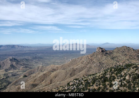 Die quinlan Berge und Sonoran Wüste als von Kitt Peak National Observatory gesehen. Kitt Peak ist ein astronomisches Observatorium in der Sonora Deser Stockfoto