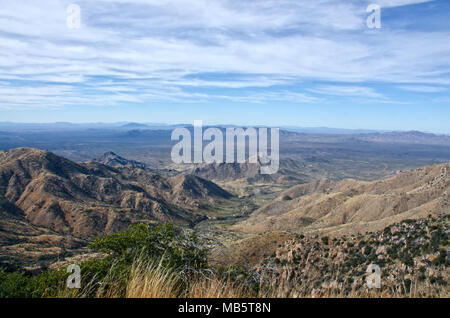 Die quinlan Berge und Sonoran Wüste als von Kitt Peak National Observatory gesehen. Kitt Peak ist ein astronomisches Observatorium in der Sonora Deser Stockfoto