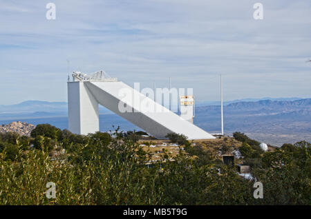 Kitt Peak ist ein astronomisches Observatorium in der Sonora Wüste in Arizona auf odham Indianerreservat der Tohono O'. Es hat 23 optische und 2 Radio Stockfoto