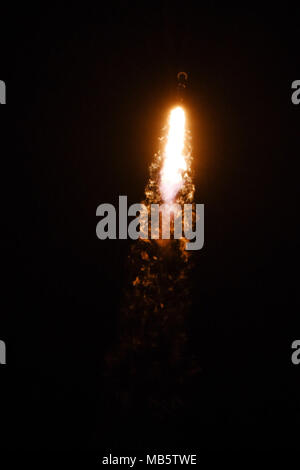 Team Vandenberg erfolgreich gestartet ein Falcon 9 Rakete mit einem PAZ Nutzdatei von Space Launch Complex-4 hier, Donnerstag, 24.02.22, 6:17:00 Uhr PST. Stockfoto