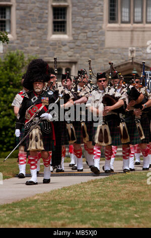 Eine lokale Dudelsack Band spielt das große Festival zu öffnen, ein Frühlingsfest feiern Großbritannien und dem Vereinigten Königreich Am 25. Mai 2013 in Atlanta, GA. Stockfoto