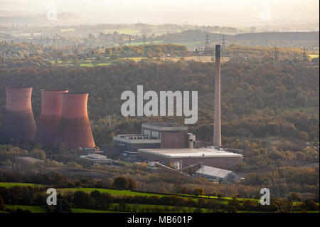 Ironbridge B Kraftwerk, rosa Kühltürme, für landschaftlich gestaltetes Design in ländlicher Umgebung gelobt, jetzt stillgelegt und abgerissen. Stockfoto