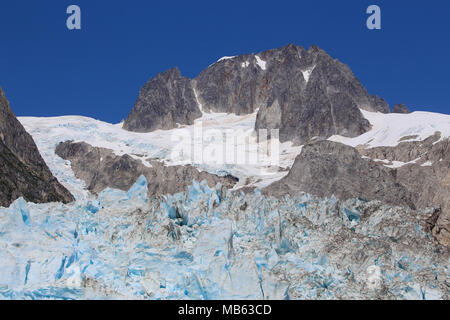 Berge und Gletscher entlang der Küste in Alaska Kenai Fjords National Park Stockfoto