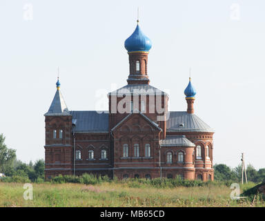 Smogiri, Russland - Juli 10, 2011: Nikolo-Georgievsky Tempel im Dorf Smogiri, Smolensk region Stockfoto