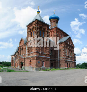 Smogiri, Russland - Juli 10, 2011: Nikolo-Georgievsky Tempel im Dorf Smogiri, Smolensk region Stockfoto