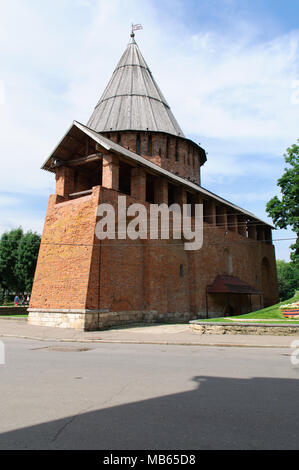 Smolensk, Russland - Juli 12, 2011: Der Donner Turm der Festung Smolensk Wand Stockfoto