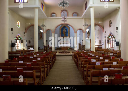 Bild einer Kirche im Stadtteil Karrada in der irakischen Hauptstadt Bagdad und von Irakern der Chaldäisch-katholischen christlichen Gemeinschaft besucht Stockfoto