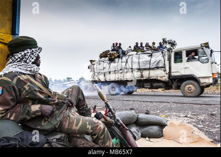 Die fardc Soldat an einem Checkpoint in der Nähe von Goma, im Osten der Demokratischen Republik Kongo Stockfoto