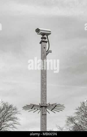 Black & White monochrome CCTV-Kamera. Watching Over You, Überwachung/Orwellschen/Big Brother/Nachrichtendienste, Datenschützer Stockfoto