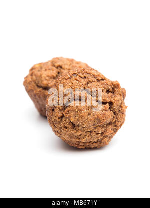 Apple Cinnamon Pecan Muffins auf weißem Hintergrund Stockfoto