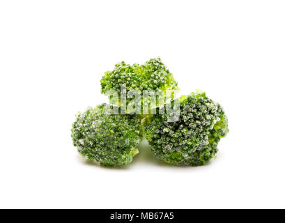 Gefrorene Broccoli isoliert auf weißem Hintergrund Stockfoto