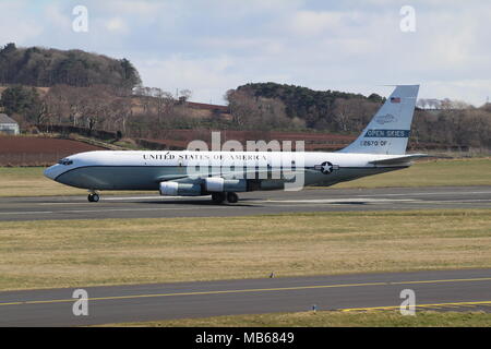 61-2670, eine Boeing OC-135B Open Skies, die von der United States Air Force im Rahmen des Open Skies Agreement auf dem Prestwick Airport in Ayrshire betrieben wird. Stockfoto